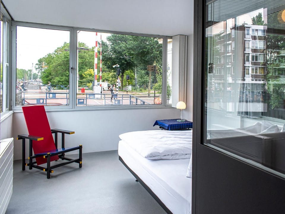 Seating area, Bedroom, Street view