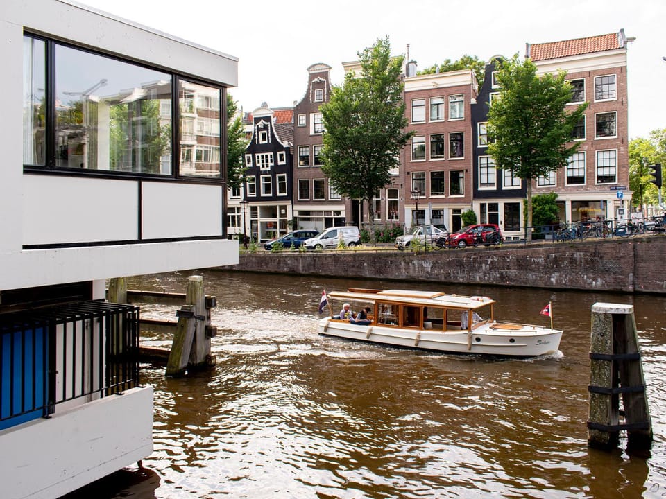 Nearby landmark, Neighbourhood, City view, River view