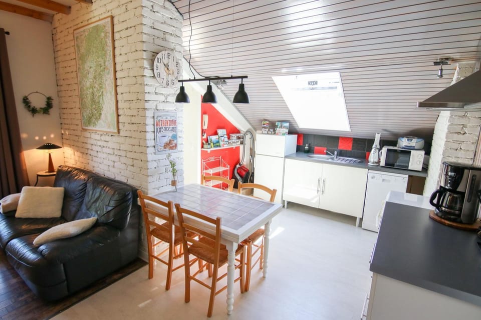 View (from property/room), Kitchen or kitchenette, Living room