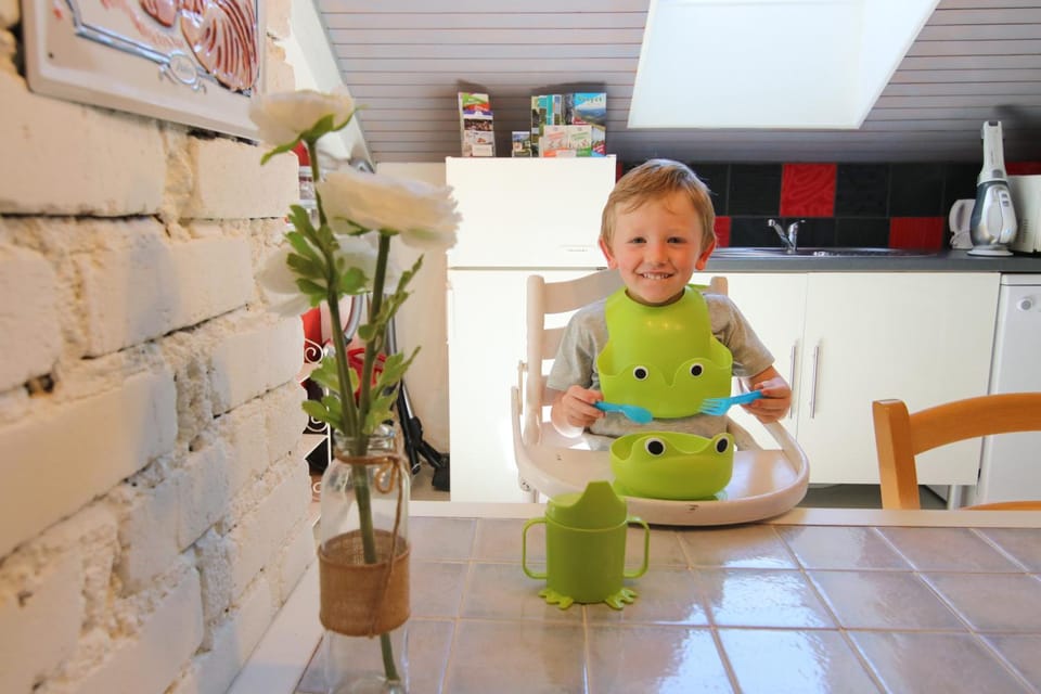 Kitchen or kitchenette, children, young children