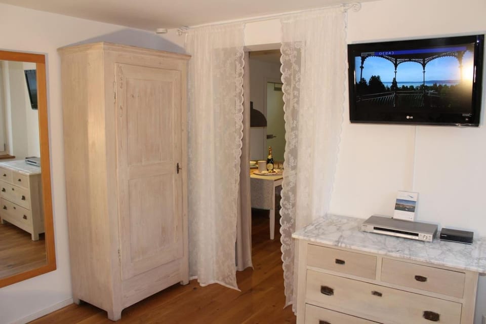 TV and multimedia, Other, Bedroom