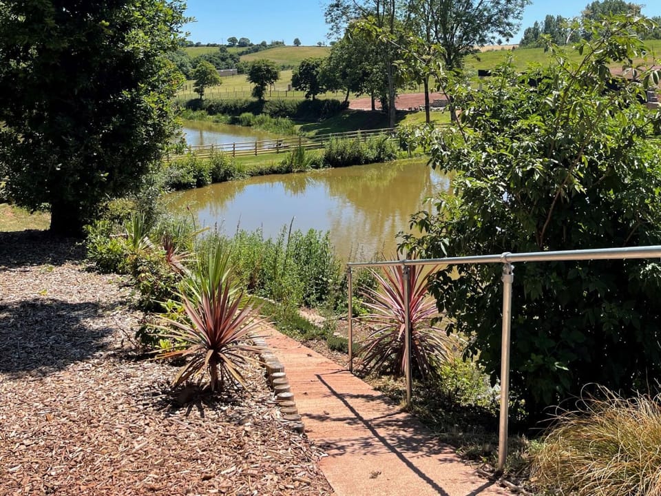 Garden view, Lake view, Location