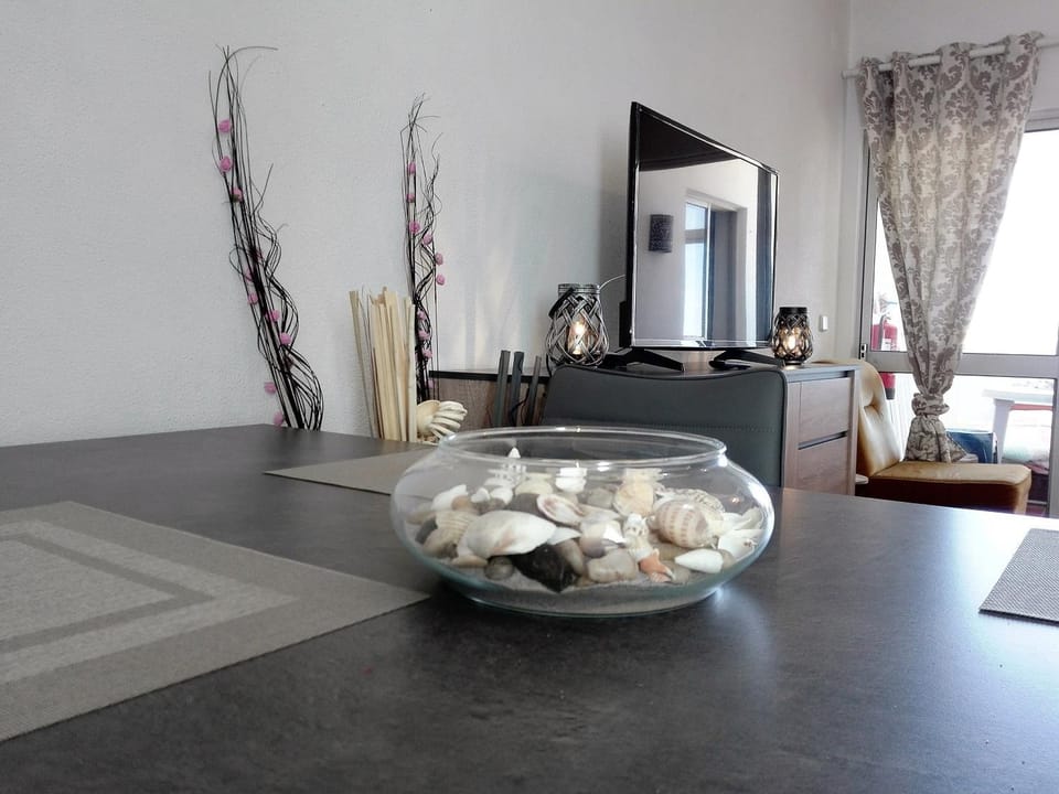 Communal lounge/ TV room, TV and multimedia, Coffee/tea facilities, Decorative detail