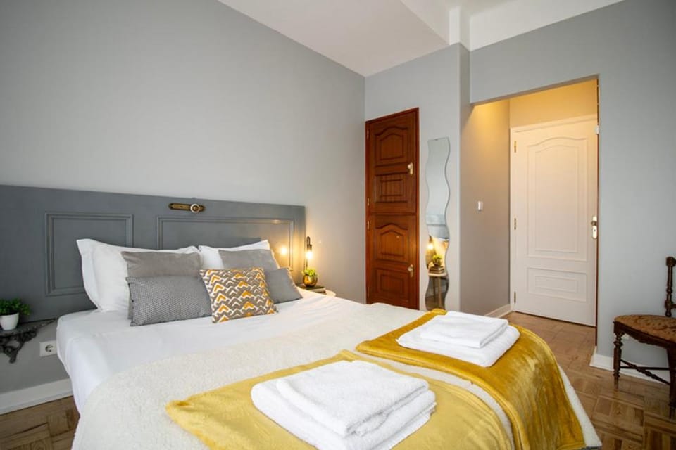 Sunny 4 Bedroom Apartment - with View Apartment in Coimbra