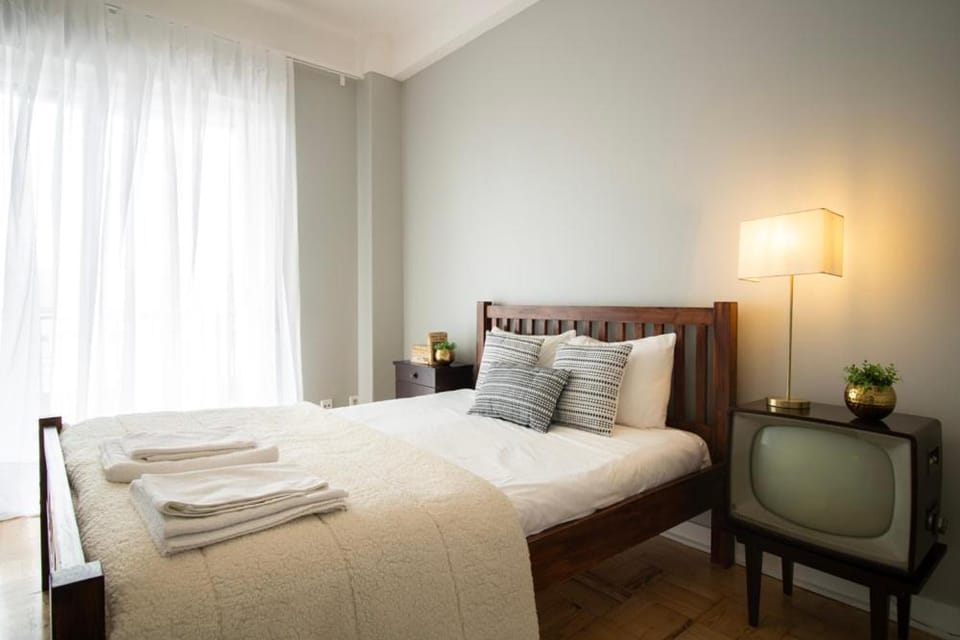 Sunny 4 Bedroom Apartment - with View Apartment in Coimbra