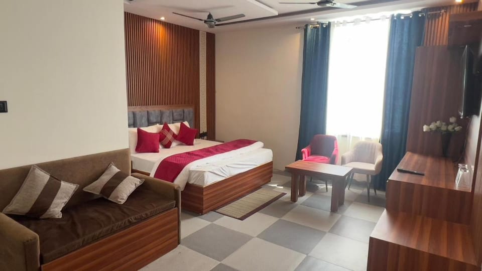Sunny Pines Resort Hotel in Uttarakhand