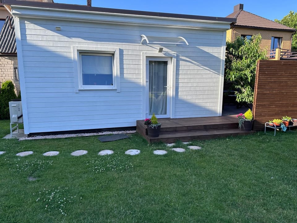 Property building, Day, Garden, Garden view