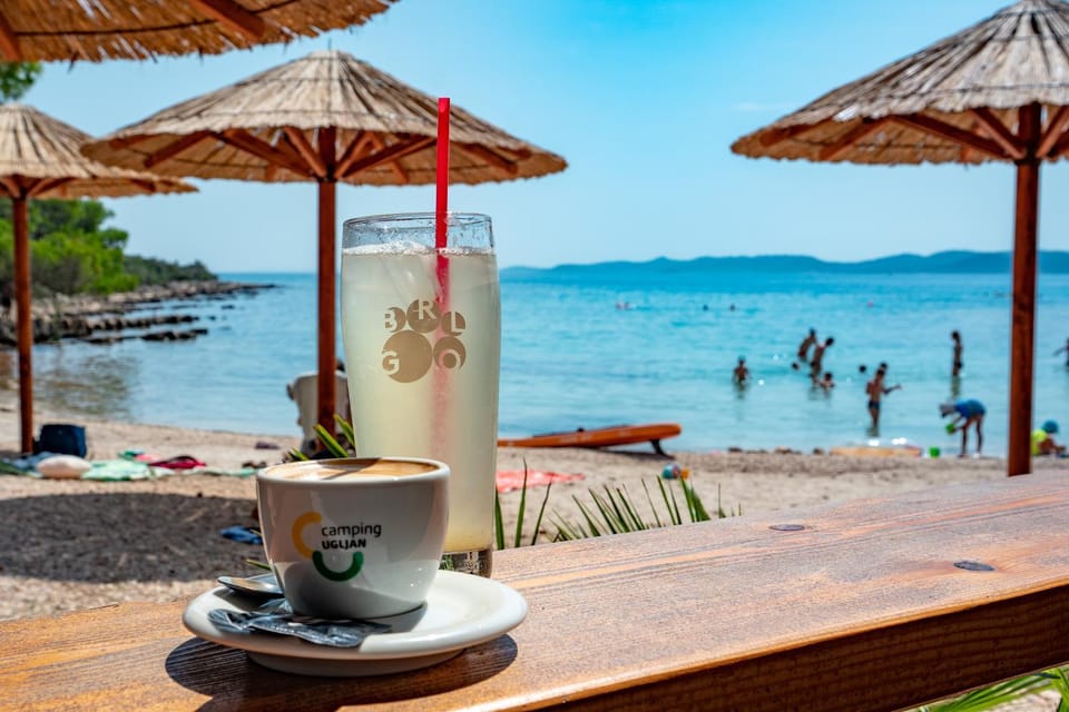 Lounge or bar, Beach