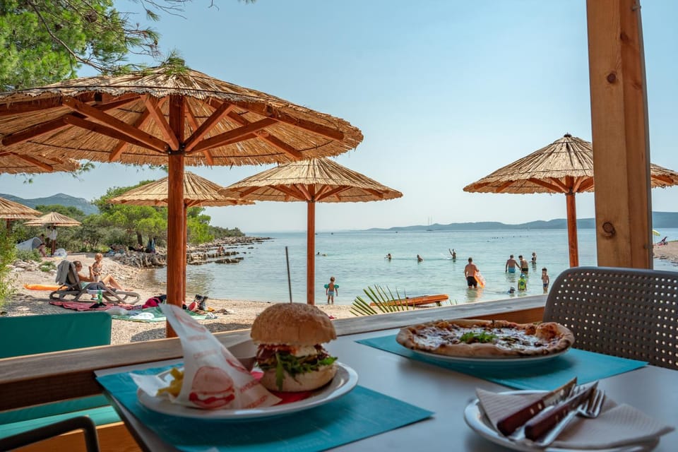 Restaurant/places to eat, Lounge or bar, Beach, Lunch, Dinner