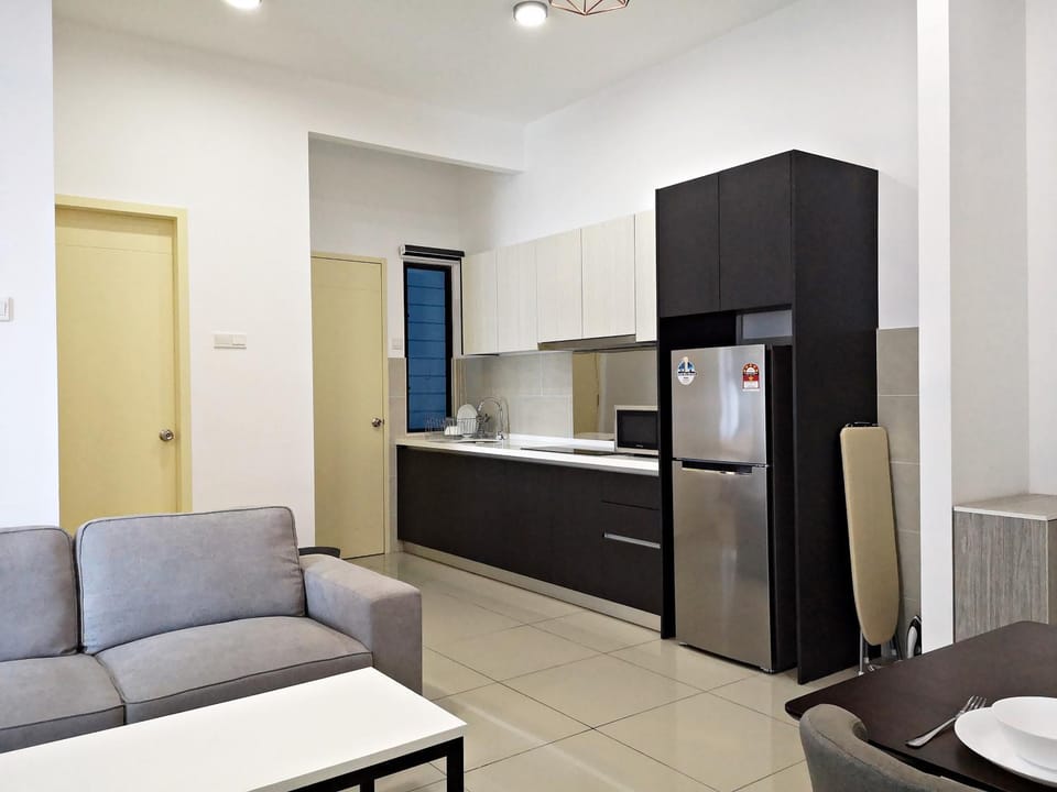 Kitchen or kitchenette, Seating area, Dining area