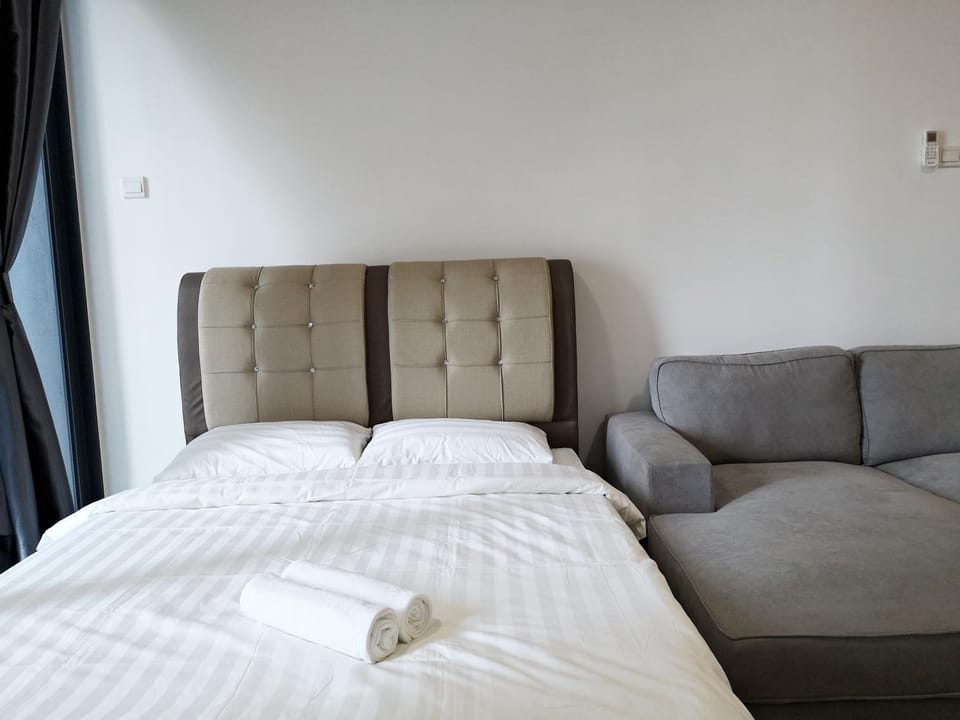 Bed, Living room, Seating area