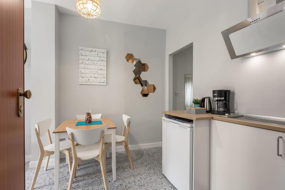 Coffee/tea facilities, Kitchen or kitchenette, Living room, Dining area, minibar, stove, toaster