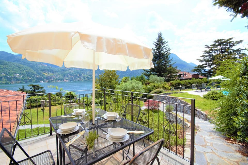 Balcony/Terrace, Lake view, Mountain view, Pool view