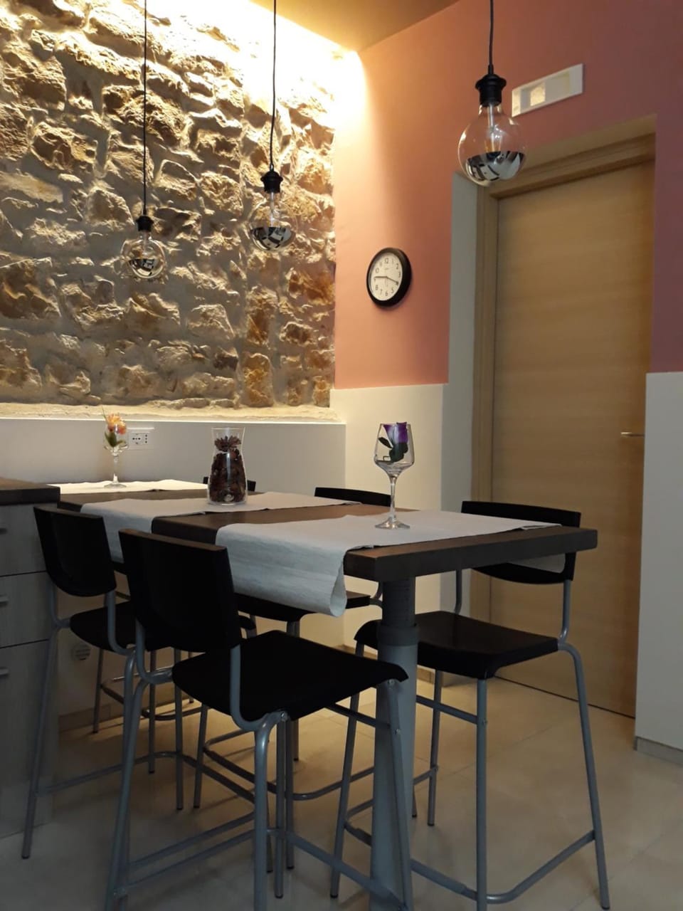 Restaurant/places to eat, Dining area