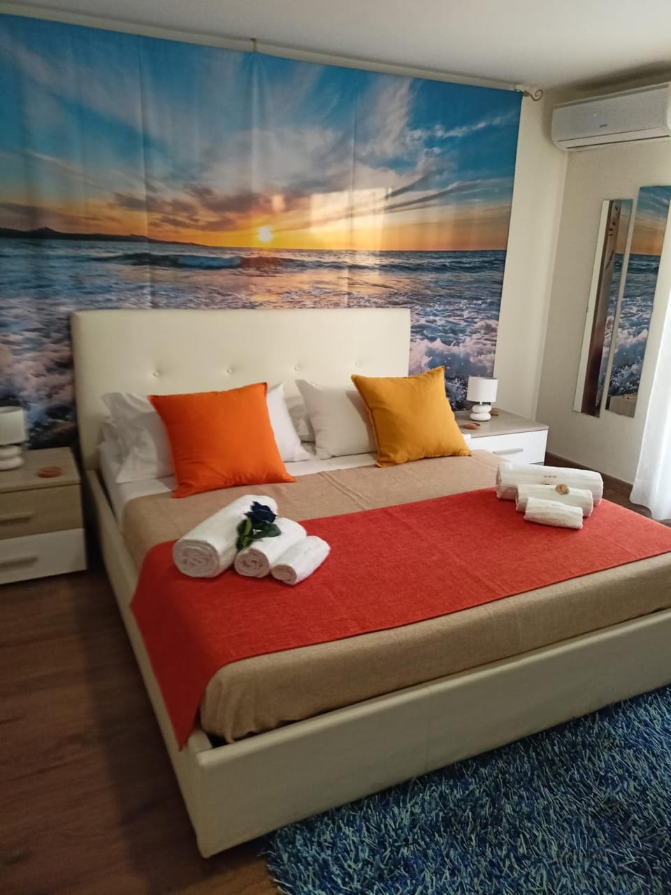 Bed, Photo of the whole room, Bedroom, towels