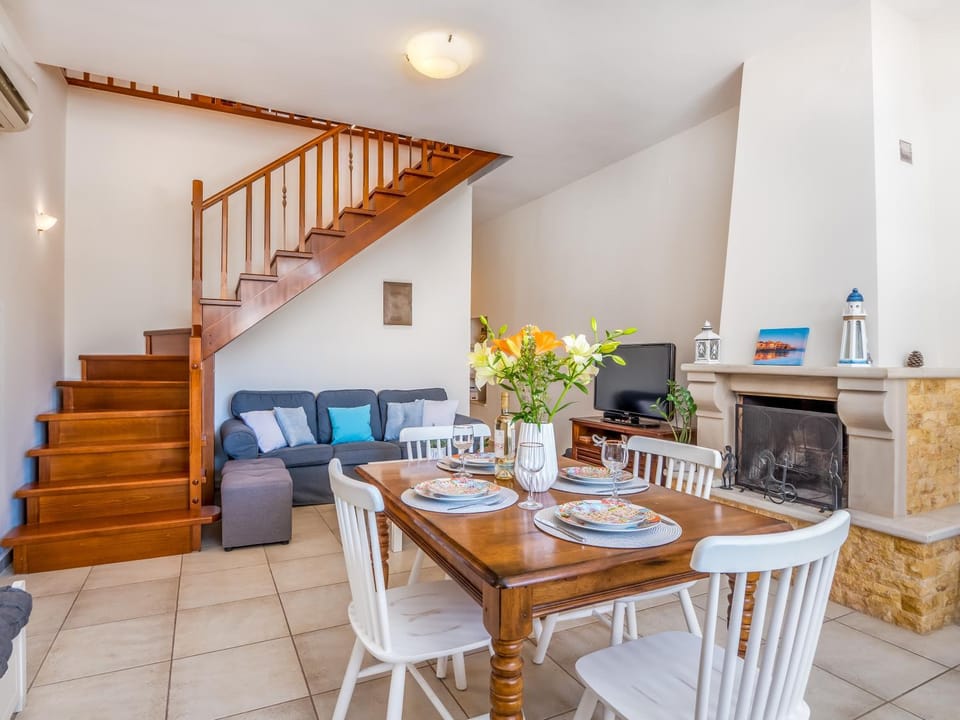 Seating area, Dining area