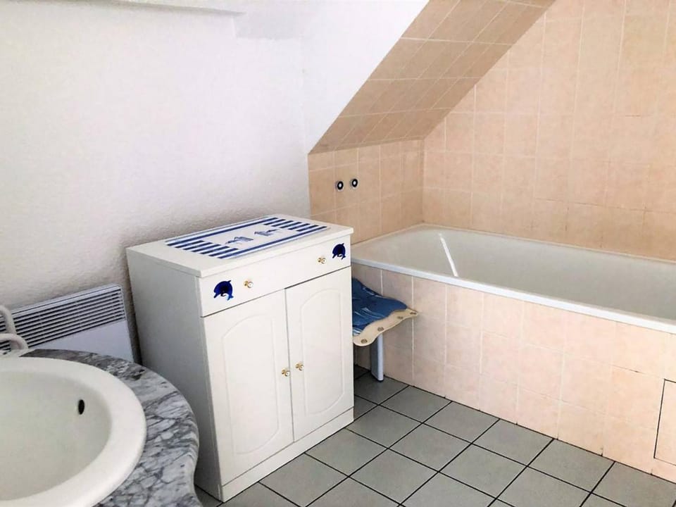 Appartement mansardé avec terrasse à 100m de la Plage St-Guirec, Ploumanac'h - FR-1-368-161 Apartment in Perros-Guirec