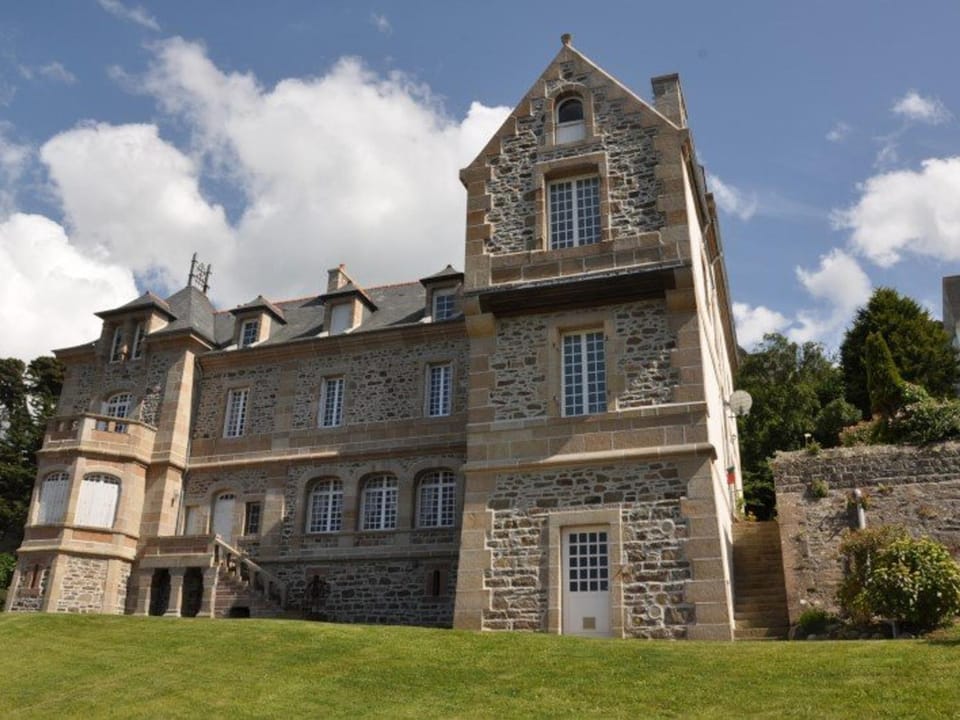 Appartement rénové avec vue mer, proche plage, parking privé - FR-1-368-162 Apartment in Perros-Guirec