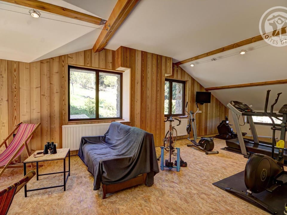 Gîte authentique avec cheminée, animaux admis et WiFi en bordure de forêt - FR-1-496-127 House in Auvergne-Rhône-Alpes