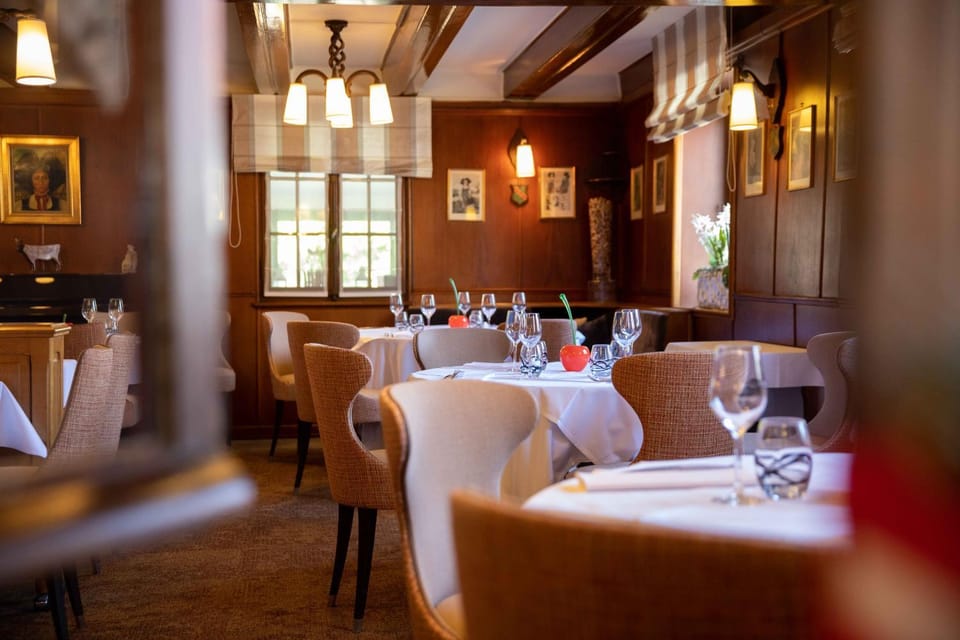 Restaurant/places to eat, air conditioner