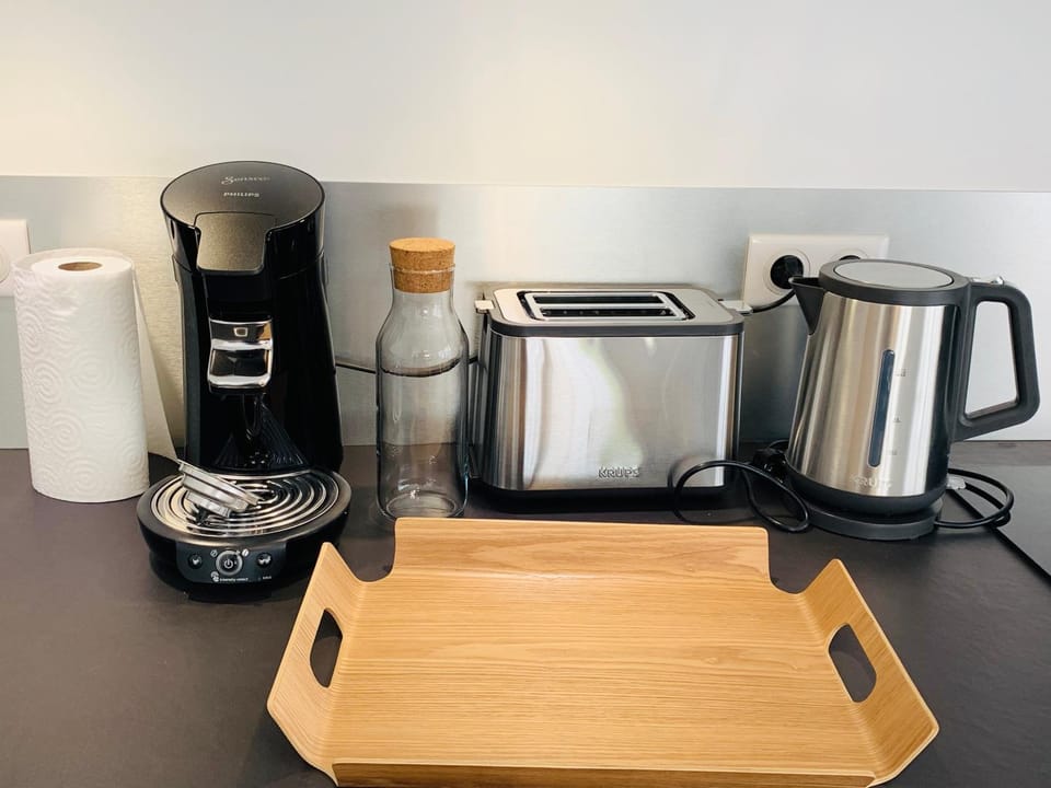 Coffee/tea facilities, toaster