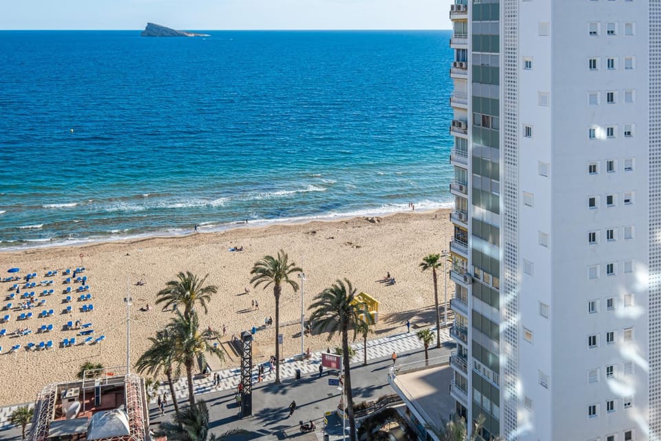 Nearby landmark, Off site, Day, Neighbourhood, Natural landscape, Beach, City view, Sea view, Location, sunbed