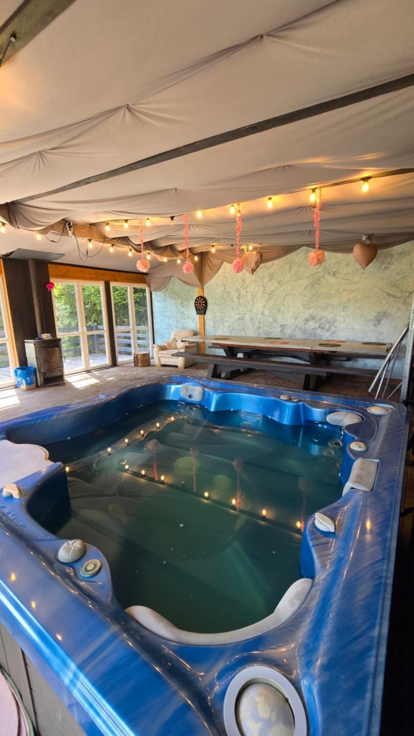 Cabana Căsaru Bed and Breakfast in Romania