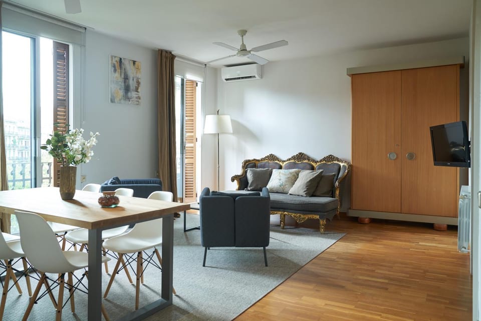 Spacious & Comfortable flat in centric Eixample Apartment in Barcelona