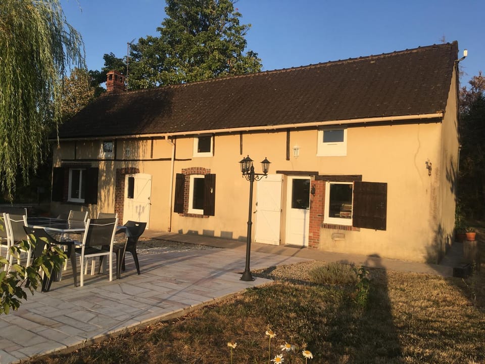 Property building, Patio, Facade/entrance