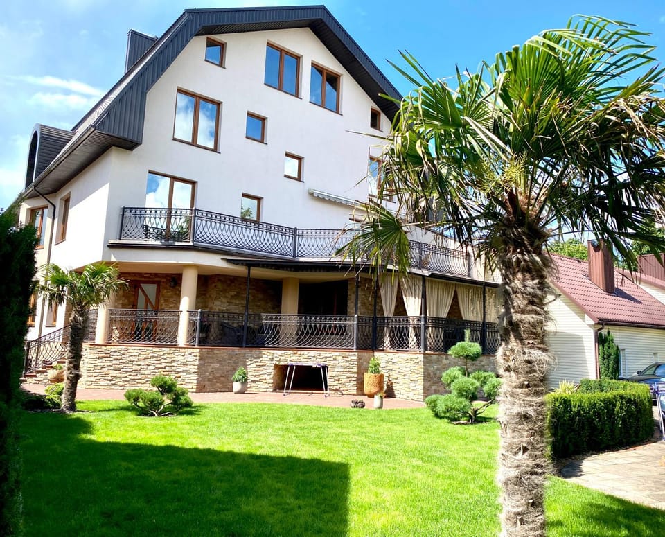 Property building, Patio, Day, Garden, Garden view