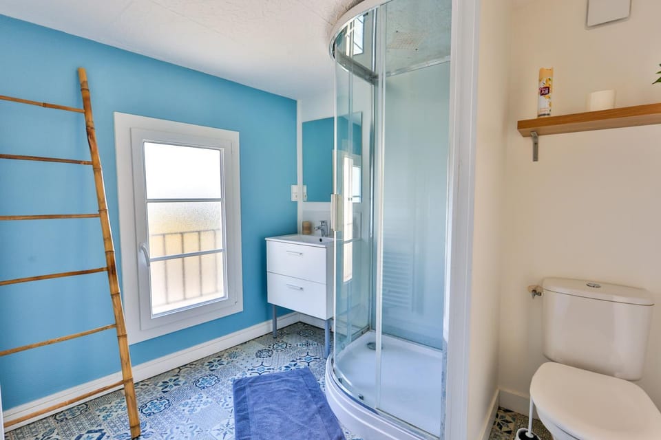 Shower, Toilet, Bathroom, heating