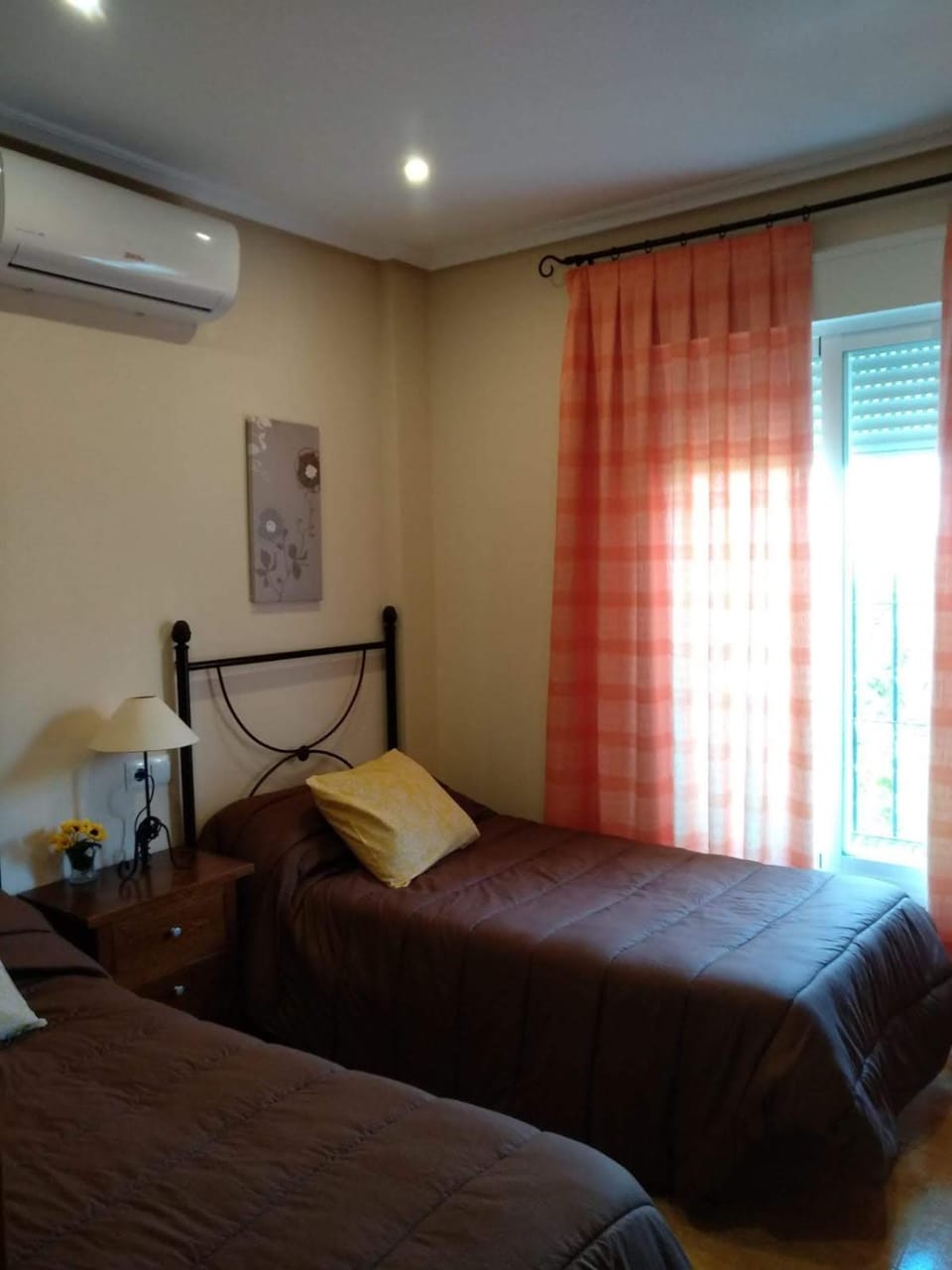 Bed, Photo of the whole room, Bedroom