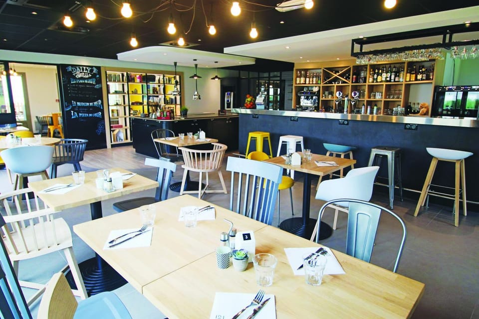 Restaurant/places to eat, Lounge or bar, Meals, Buffet breakfast, Lunch, Dinner, Drinks, Alcoholic drinks, Non alcoholic drinks
