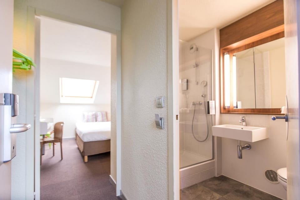 Shower, Bed, Bathroom, Photo of the whole room, Bedroom