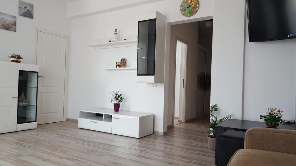 Communal lounge/ TV room, TV and multimedia, Living room, Seating area