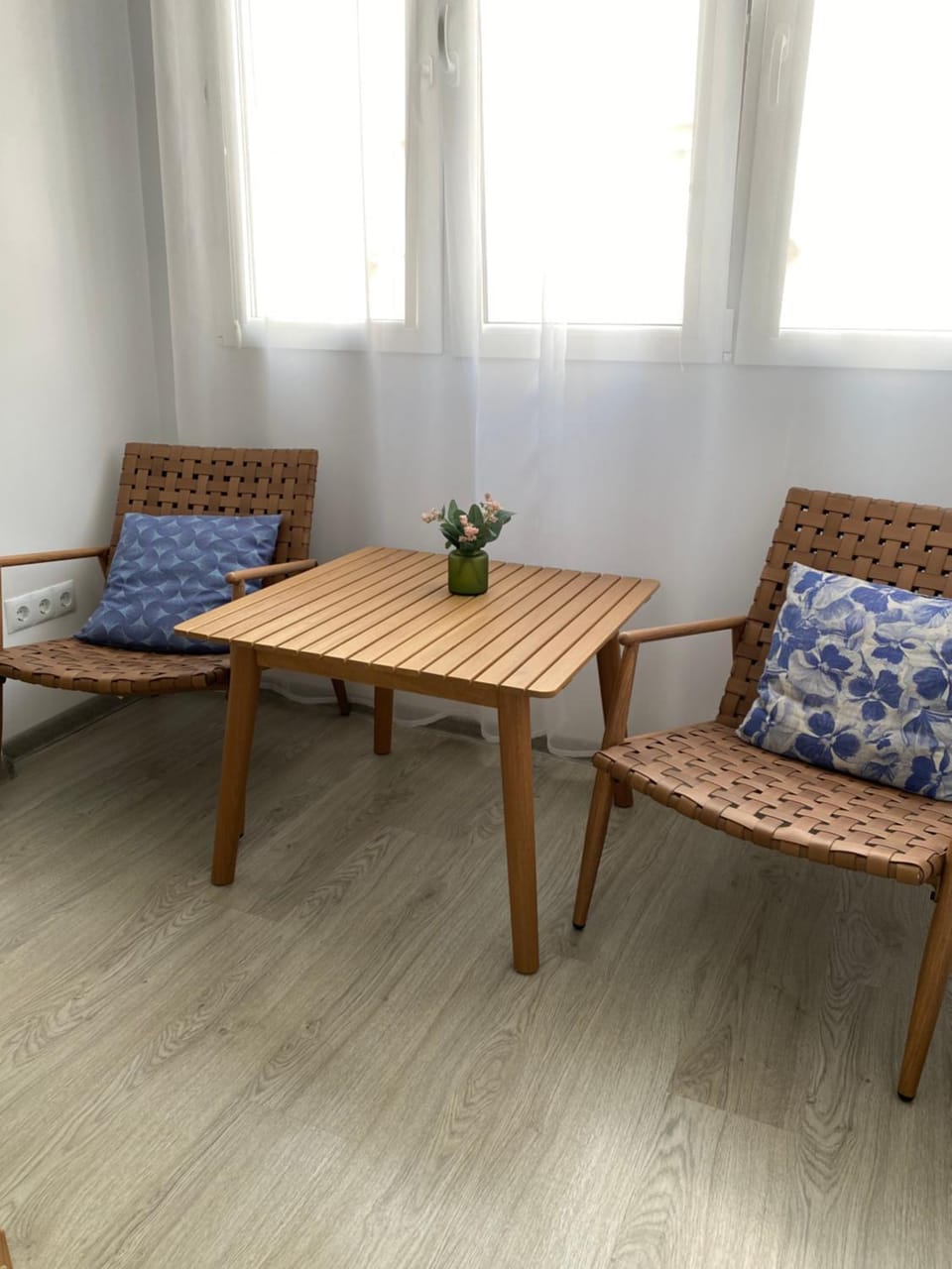 Bed, Seating area, Bedroom