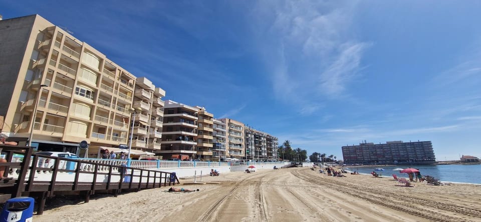 APARTMENT 1LINE LOS LOCOS BEACH WIFI A/A SEEVIEW Apartment in Torrevieja
