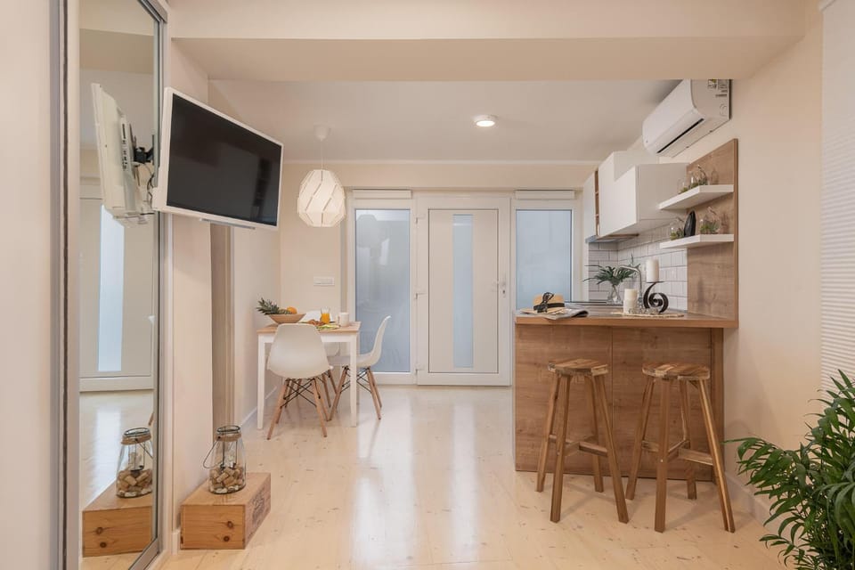 Communal lounge/ TV room, Kitchen or kitchenette, Living room, Dining area