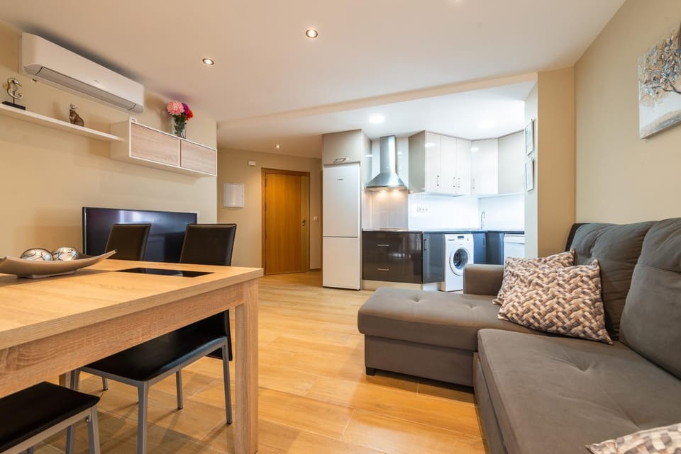 TV and multimedia, Kitchen or kitchenette, Dining area, air conditioner