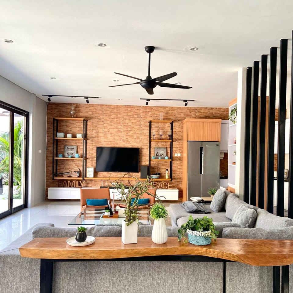Communal lounge/ TV room, Living room