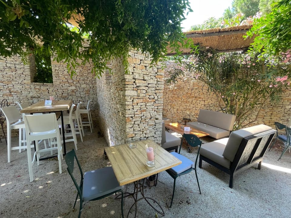 Patio, Restaurant/places to eat
