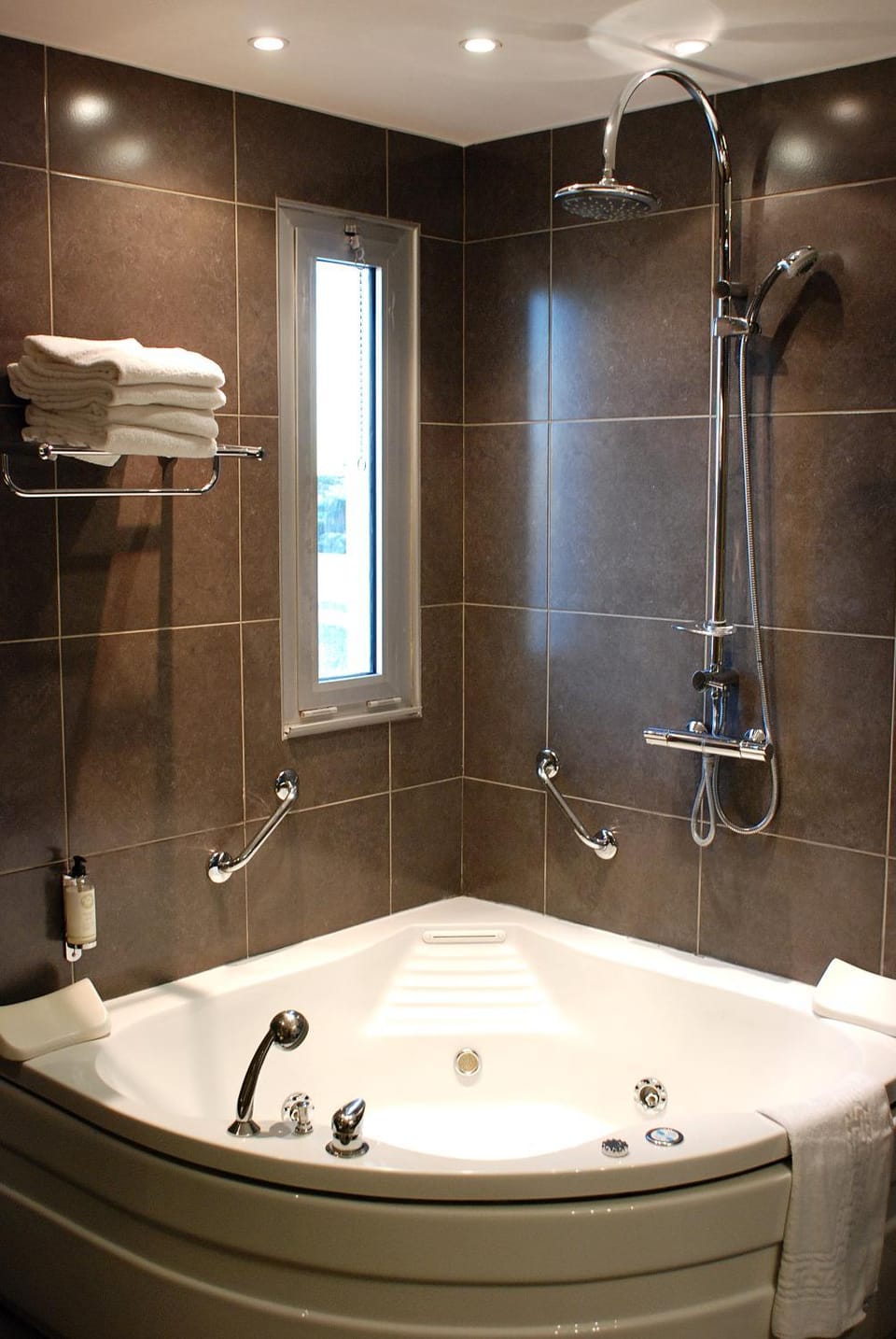 Shower, Day, Hot Tub