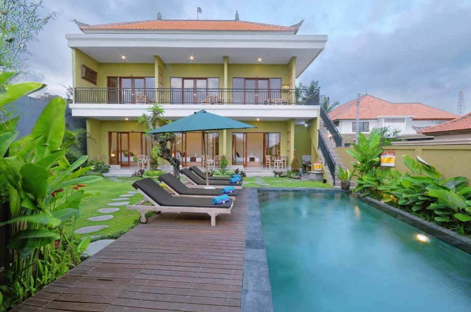 Property building, Swimming pool, Swimming pool