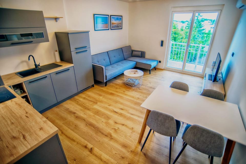 Kitchen or kitchenette, Living room, Seating area