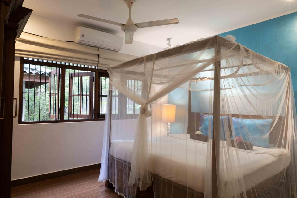Photo of the whole room, Bedroom, fireplace, air conditioner