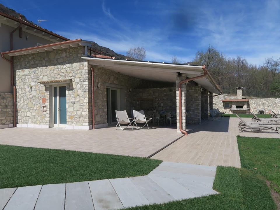 Property building, Balcony/Terrace, Balcony/Terrace