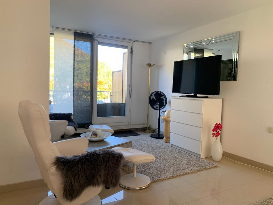 Communal lounge/ TV room, TV and multimedia, Living room, Seating area, Evening entertainment, fireplace