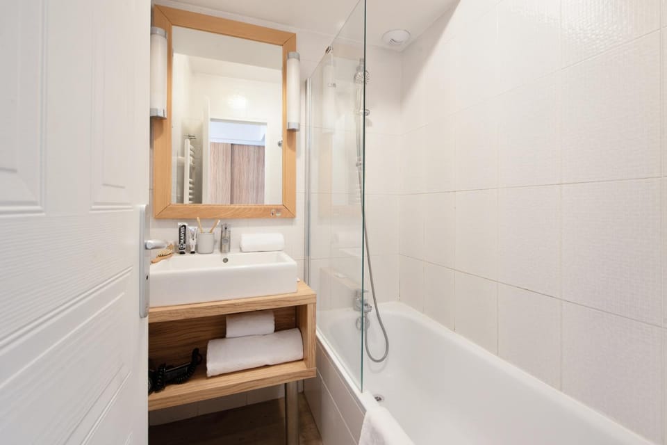 Bathroom, On site, Bath, towels