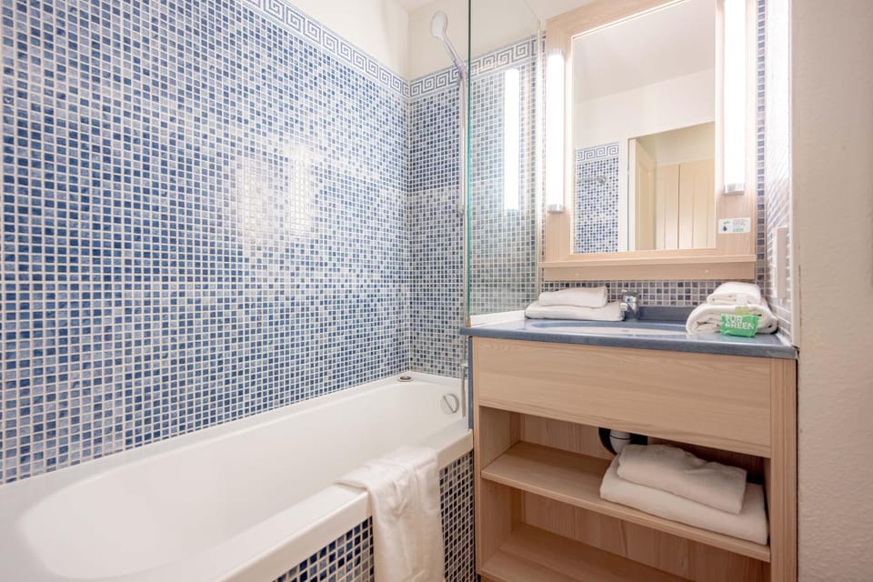 Toilet, Bathroom, Bath, towels