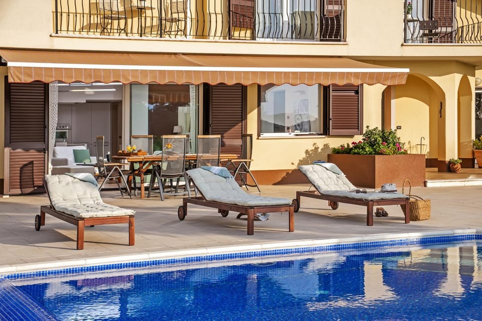 Swimming pool, Swimming pool